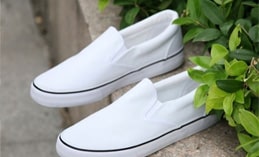 Bật mí cách giặt giày vải trắng đơn giản chỉ trong 10 phút Bật mí cách giặt giày vải trắng đơn giản chỉ trong 10 phút