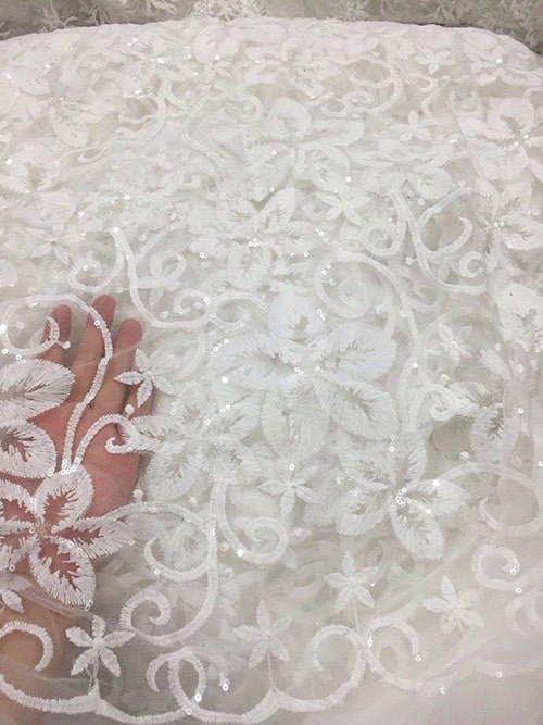 Váy ren mang đến cho các cô nàng nét đẹp thời thượng, sang chảnh