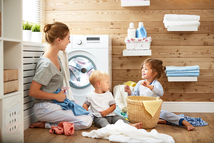 Có nên giặt đồ cho bé bằng máy giặt