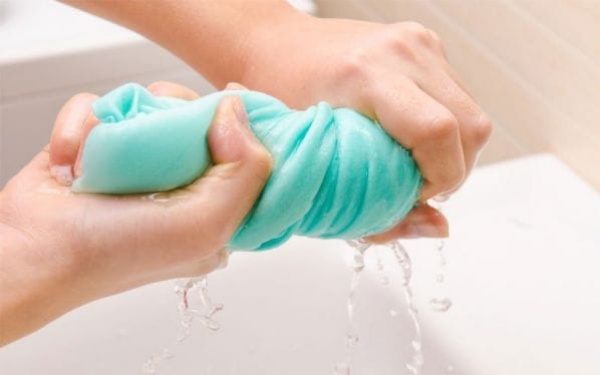 Giặt đồ cho trẻ sơ sinh có được vắt không Giặt đồ cho trẻ sơ sinh có được vắt không